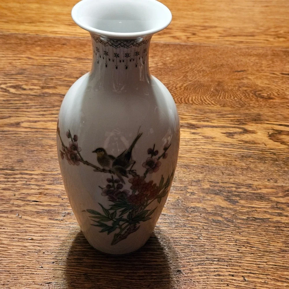 Vintage Jingdezhen Chinese Porcelain Bud Vase Birds and Flowers White 10‎ Inch